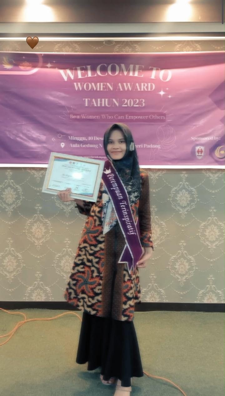 Mengulik Kisah Mahasiswa Bahasa Inggris Sukses Raih Penghargaan “Perempuan Terinspiratif” di Women Award 2023
